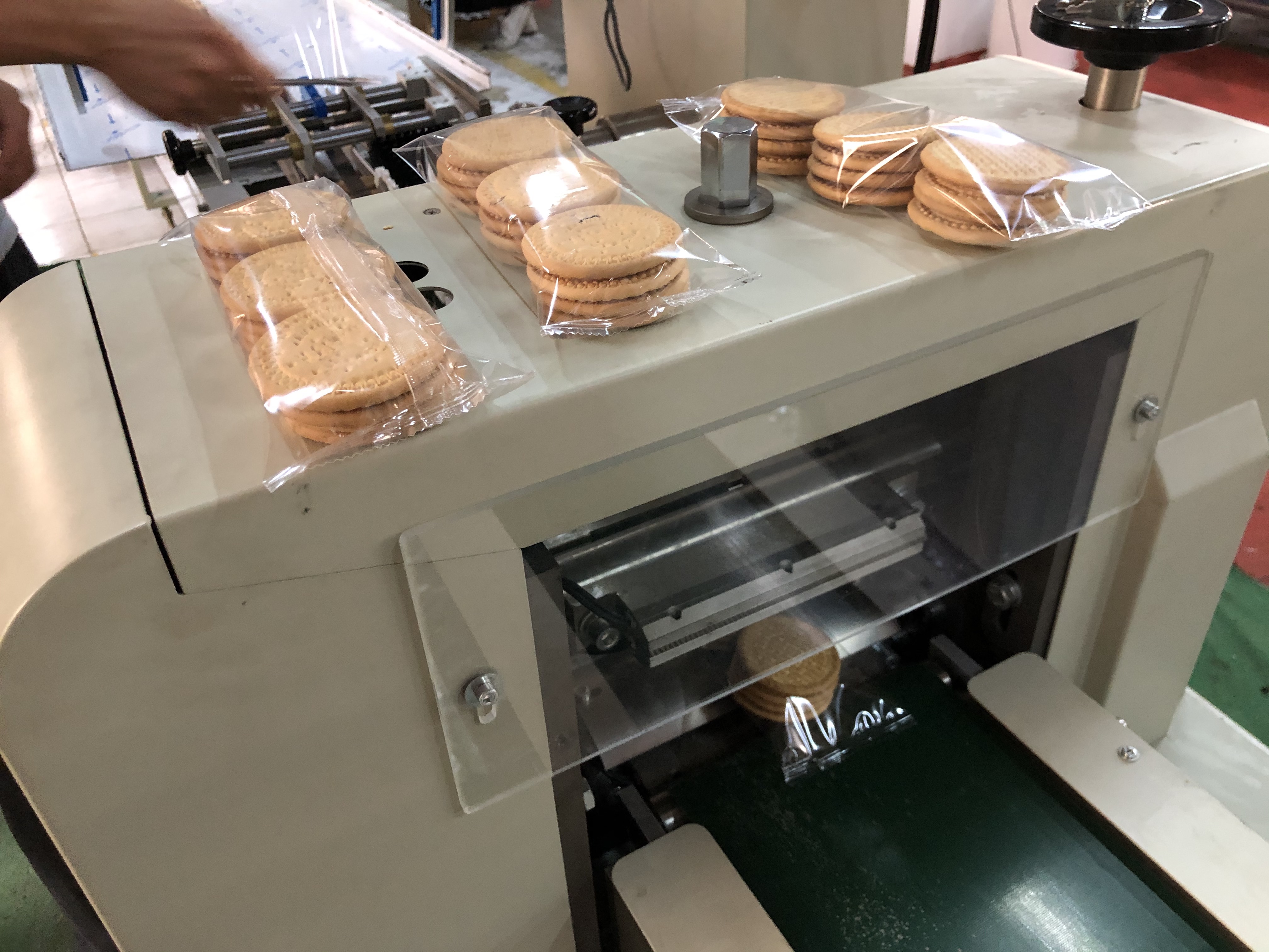 600pcs/Min/Lane Sandwich Biscuit Machine Siemens PLC With Packing Machine