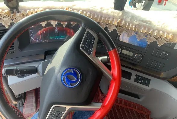 Used Tractor Trailers Cummins Engine 600hp 2nd Hand Dongfeng Tractor Head 6×4 Drive Mode LHD/RHD