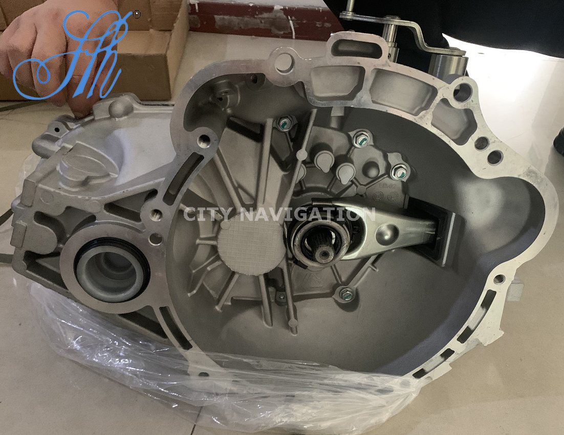 FENGGUANG 580 SUV 1.8L MT Transmission Gearbox Assembly for Closed Off-Road Vehicles