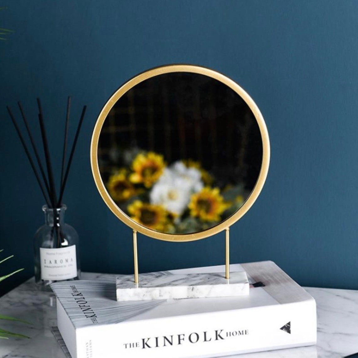 Round Pocket Magnifying Makeup Mirror For Vanity Table Custom