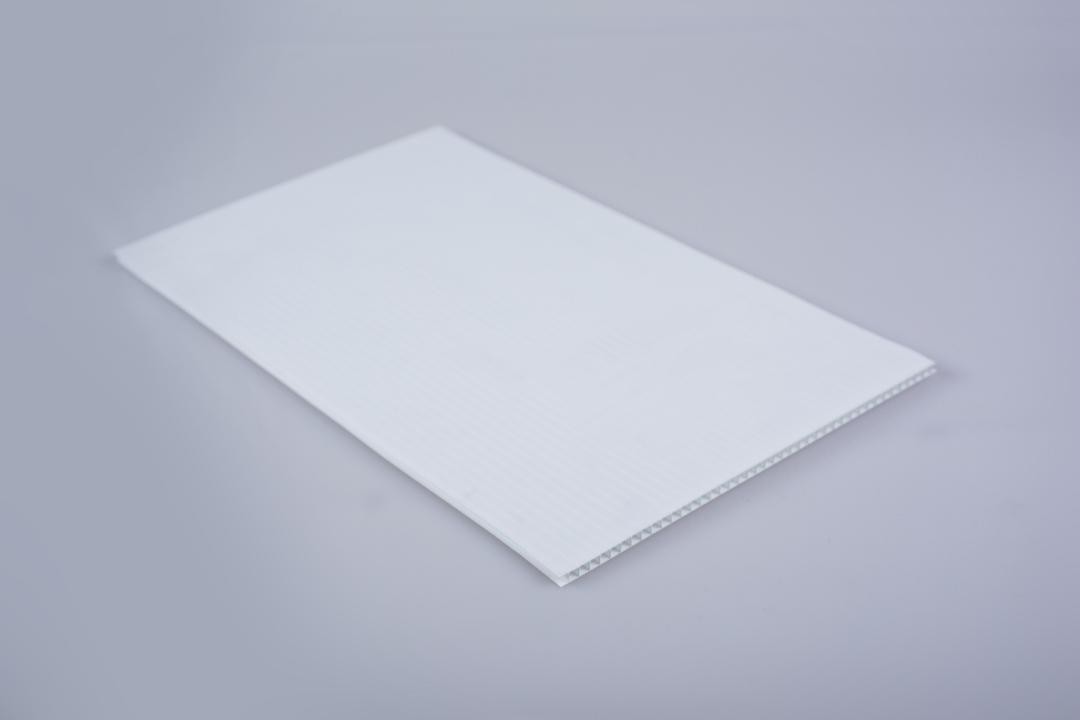 Clear White PP Hollow Sign Berrerage Pallet Board ODM Corrugated Plastic For Greenhouse