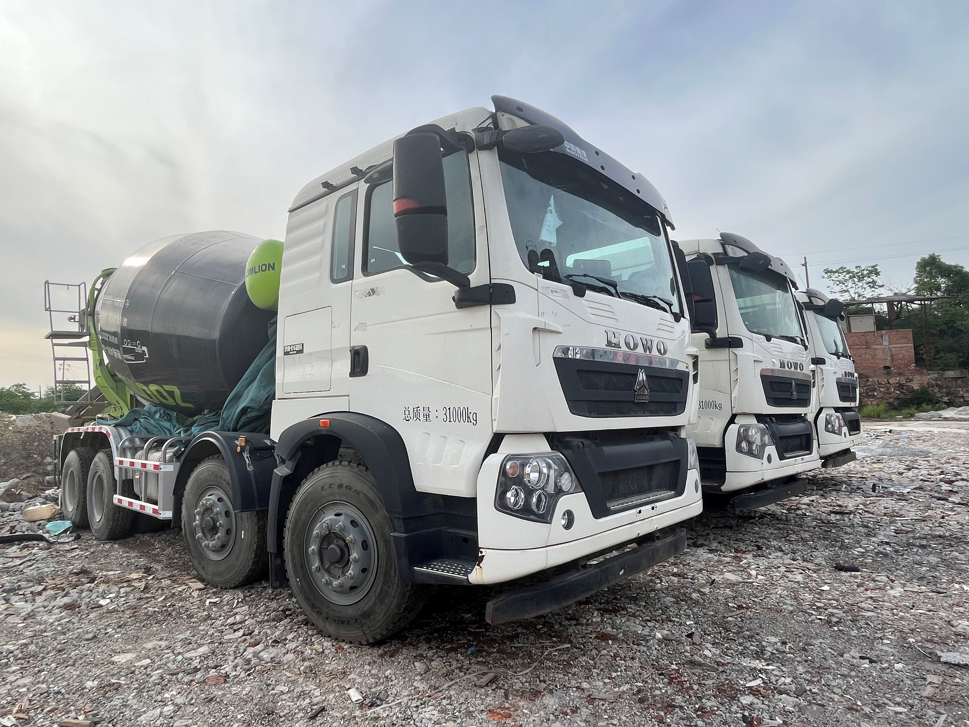 Sell 2020 years concrete mixer truck country six emission standards using HOWo chassis
