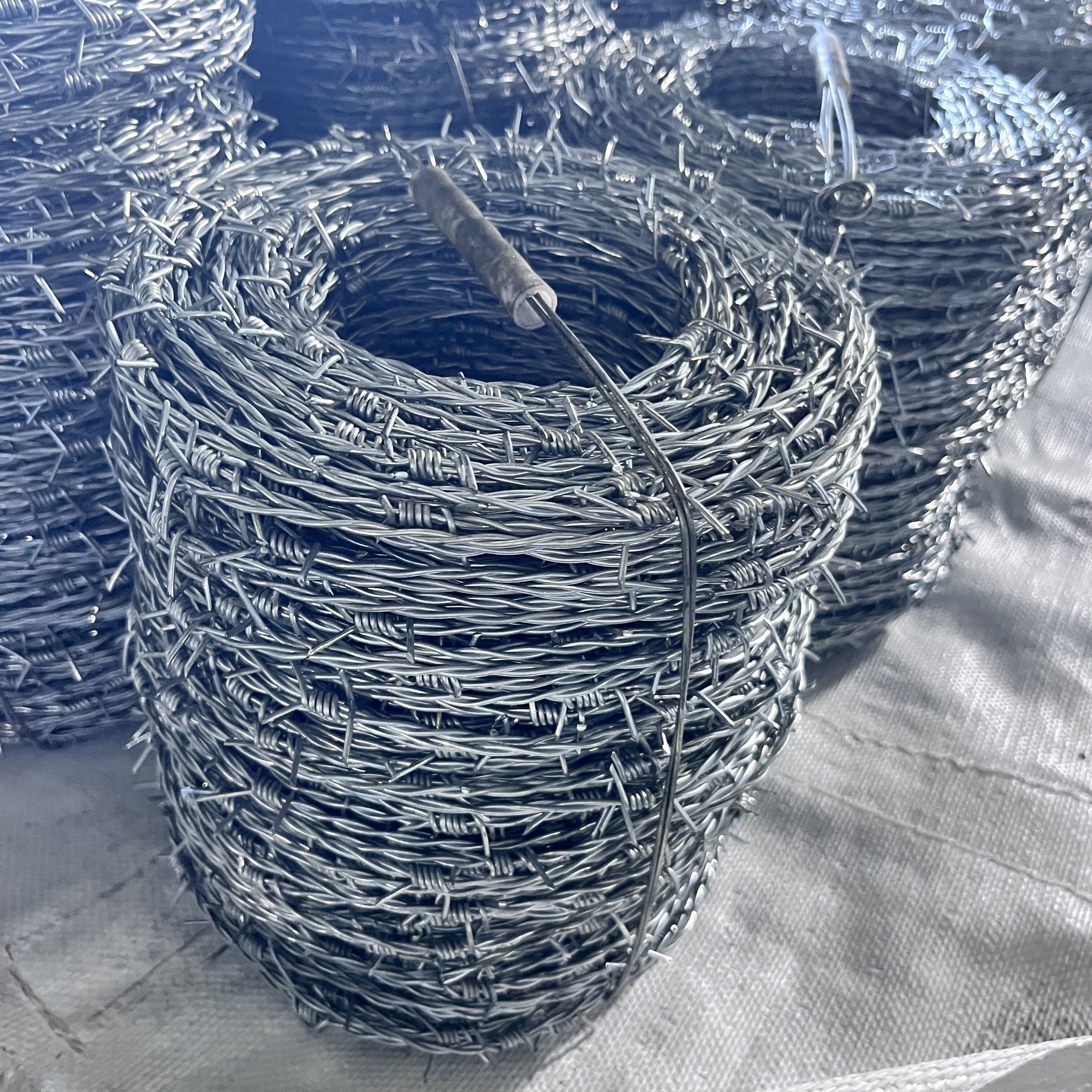 KN Hot Selling Fencing Barbed Wire Electro Galvanized Barbed Wire