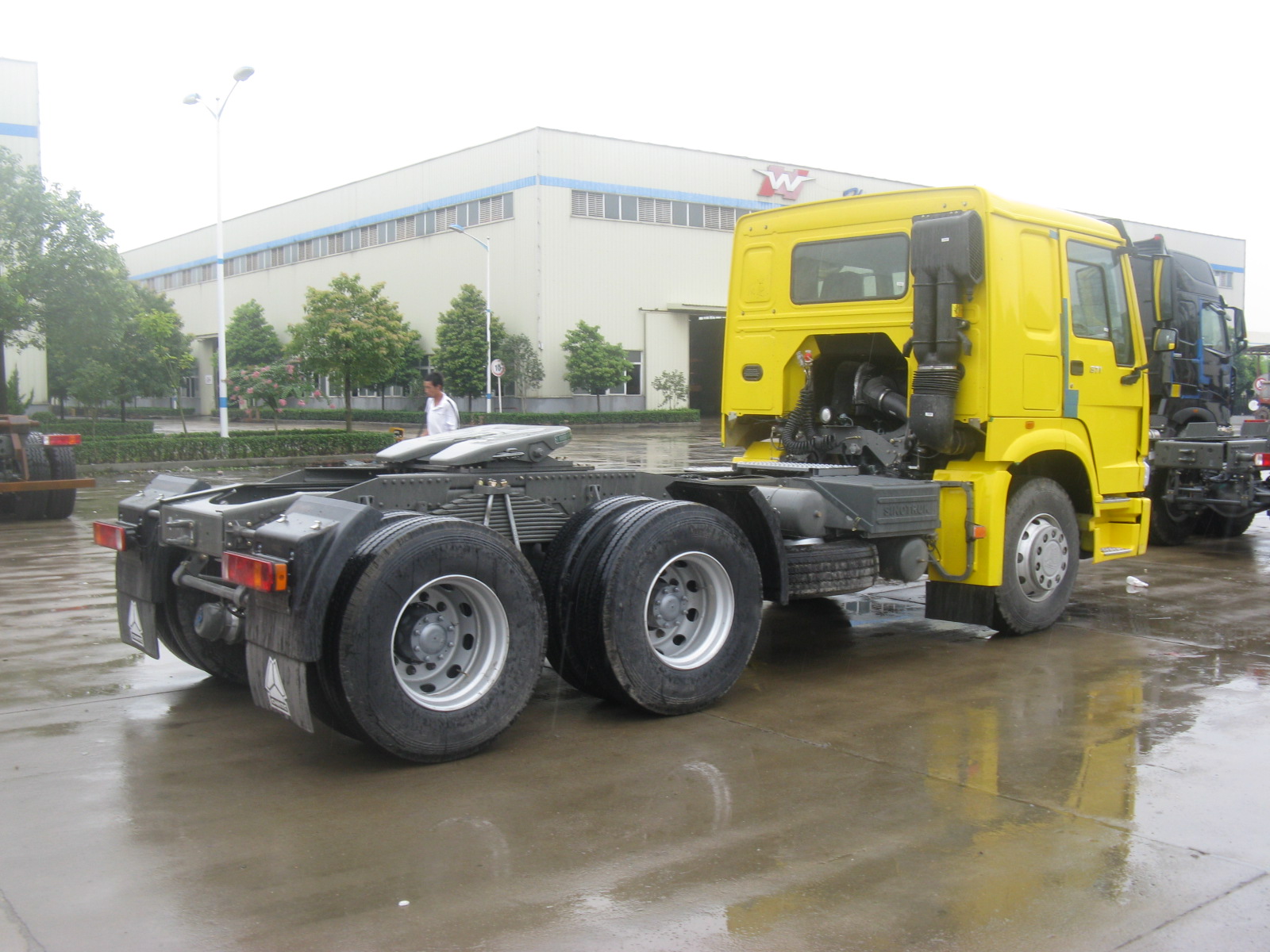 Sinotruk Howo 6X4 Bulk Cement Tank Truck dry mortar silo Bulk Dust powder material transportation vehicle camiones cisternas