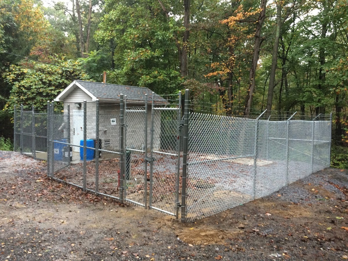 10ft Chain Link Galvanized Fence 9 Gauge 2'' With 50ft Length And Fittings