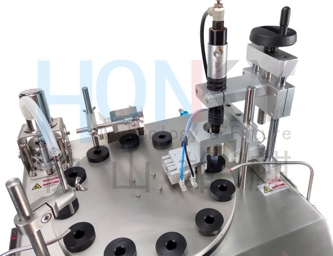 35pcs / Min Desktop Filling Machine For 20ml Glass Vial Essential Oil Liquid