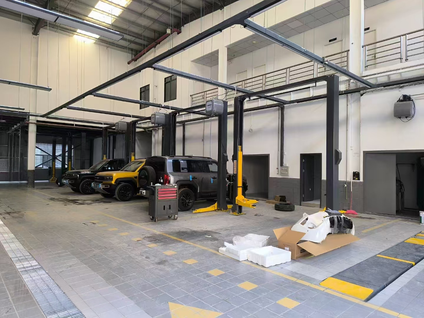 T245MZ Direct Drive Vehicle Lifts 4500kg With Shock Absorbing Rubber Material