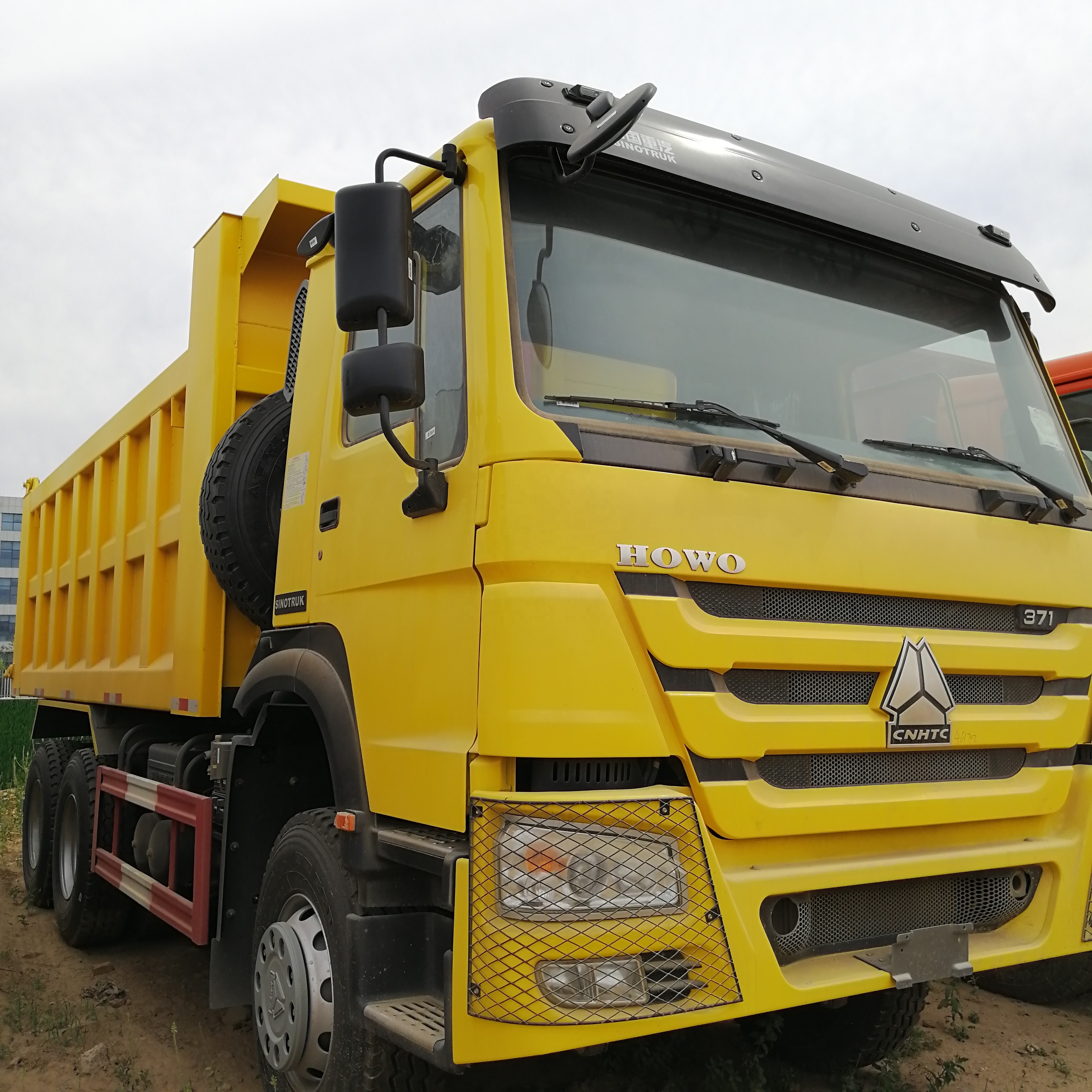 6 x 4 336hp Sinotruk Howo Tipper Dump Truck Hyva Lifting thickness of bottom and side