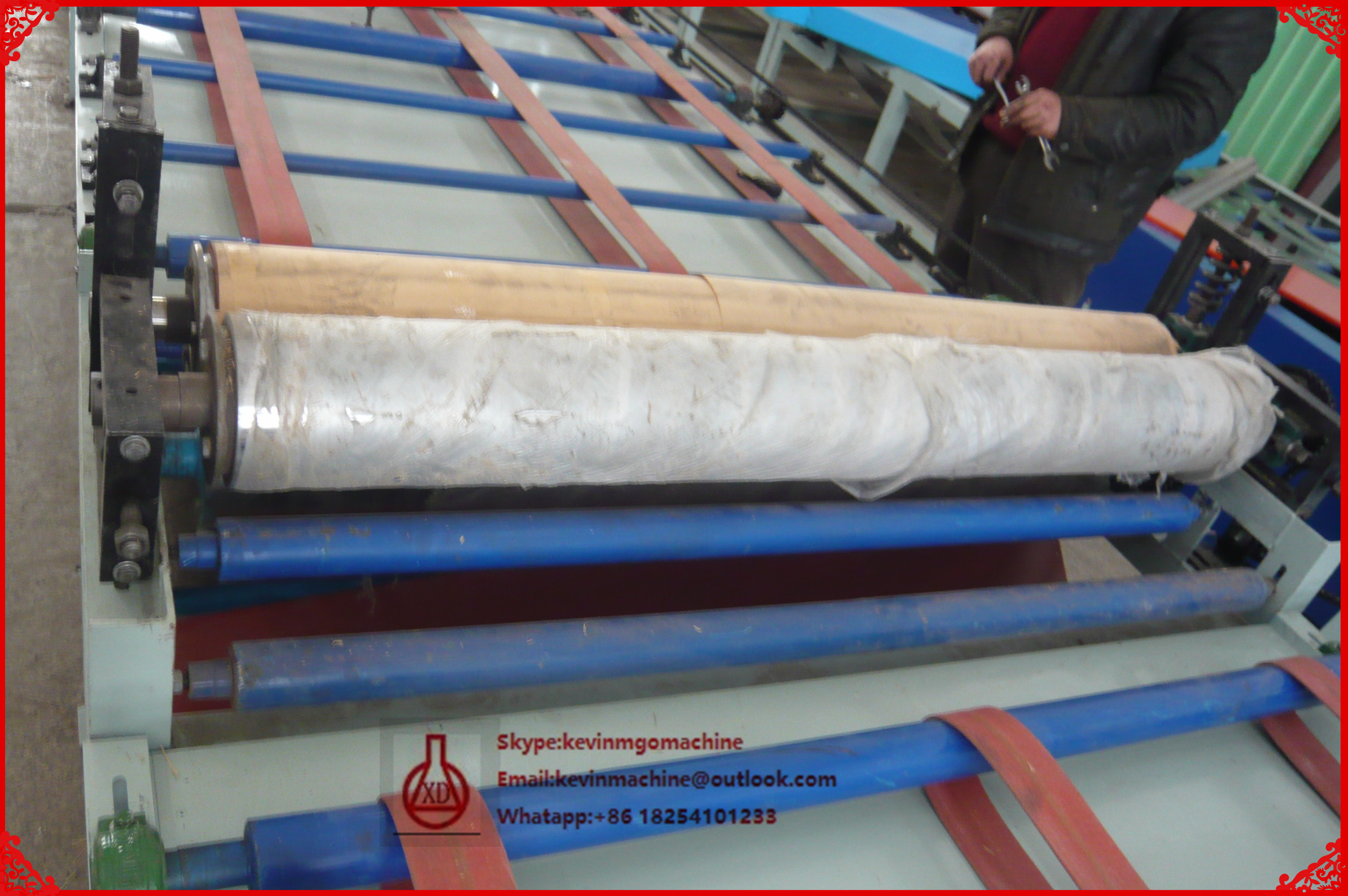 Automatic Vacuum Forming Machine with Glue Spreading Overlaying Drying Process