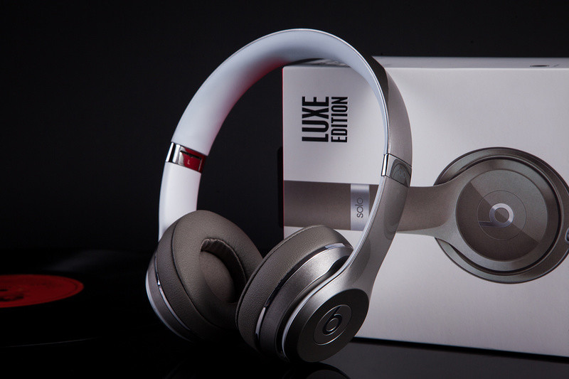 Newest 2016 Beats by Dr.Dre Solo2 On-Ear Wired Luxe Edition Headphones Silver New Beats by Dr. Dre Solo2 Wired On-Ear
