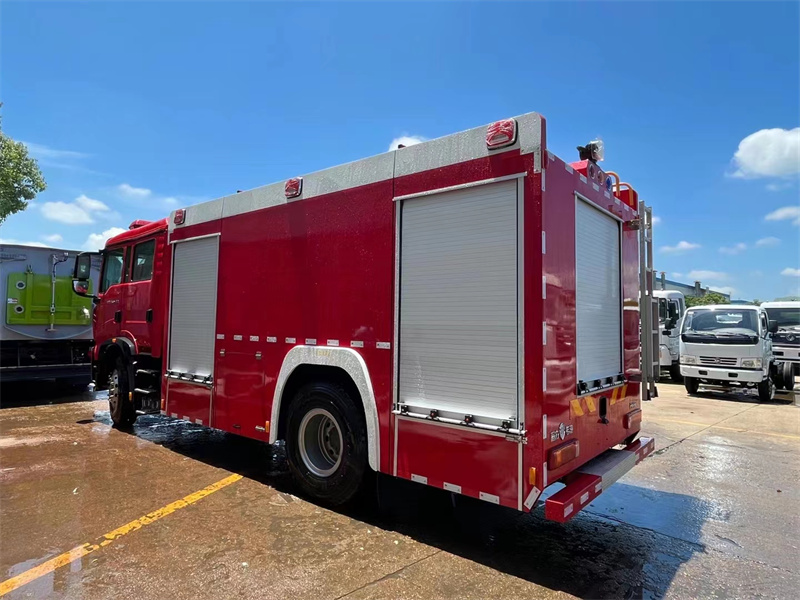 HOWO 8.1 Ton Holding 2+4 Person Discharge 50L/s Shooting Height 60m Speed 90km/h 4X2 Emergency Rescue Fire Truck