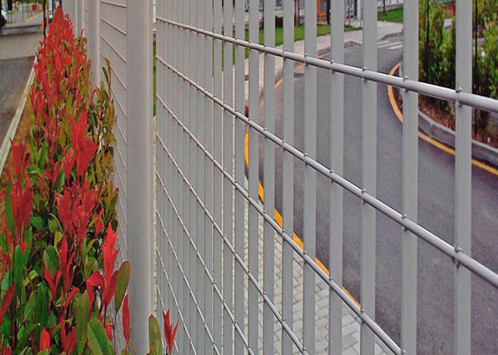 OEM Galvanizing Serrated Steel Bar Fence Grating For Driveways