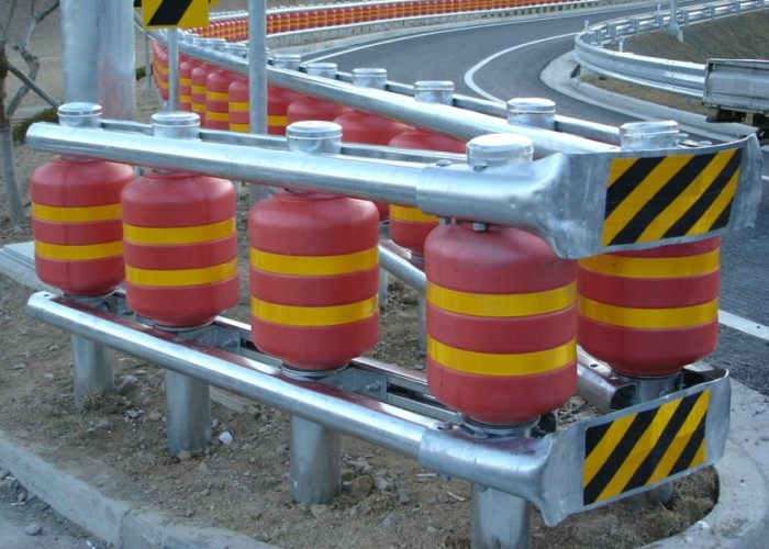 Anti Shock Highway Safety Roller Barrier Absorb Impact Force To Reduce Damage
