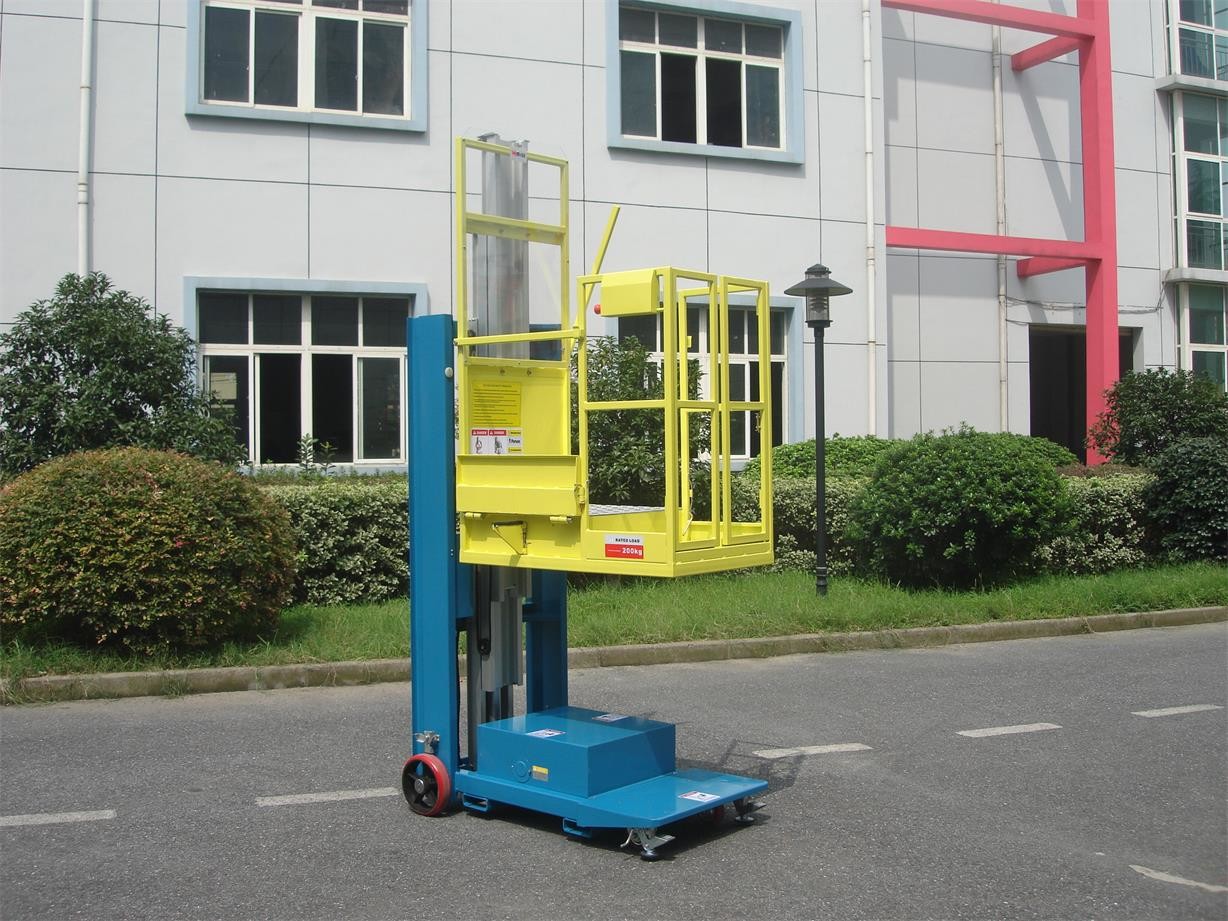 One Person Aluminum Mobile Elevating Working Platform Mast Type For Supermarket