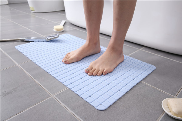 Non Slip 78*35CM Plastic Bathroom Floor Mats Suction Cup Backing