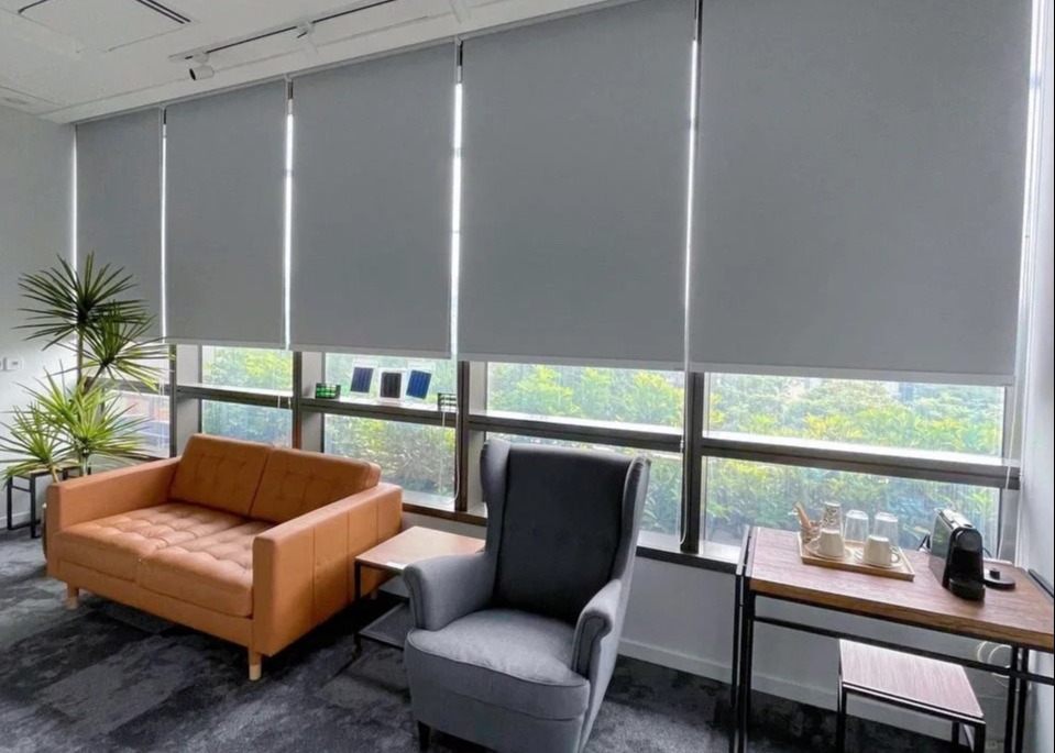 Blackout Waterproof Roller Window Blinds Polyester Material For Living Room Office