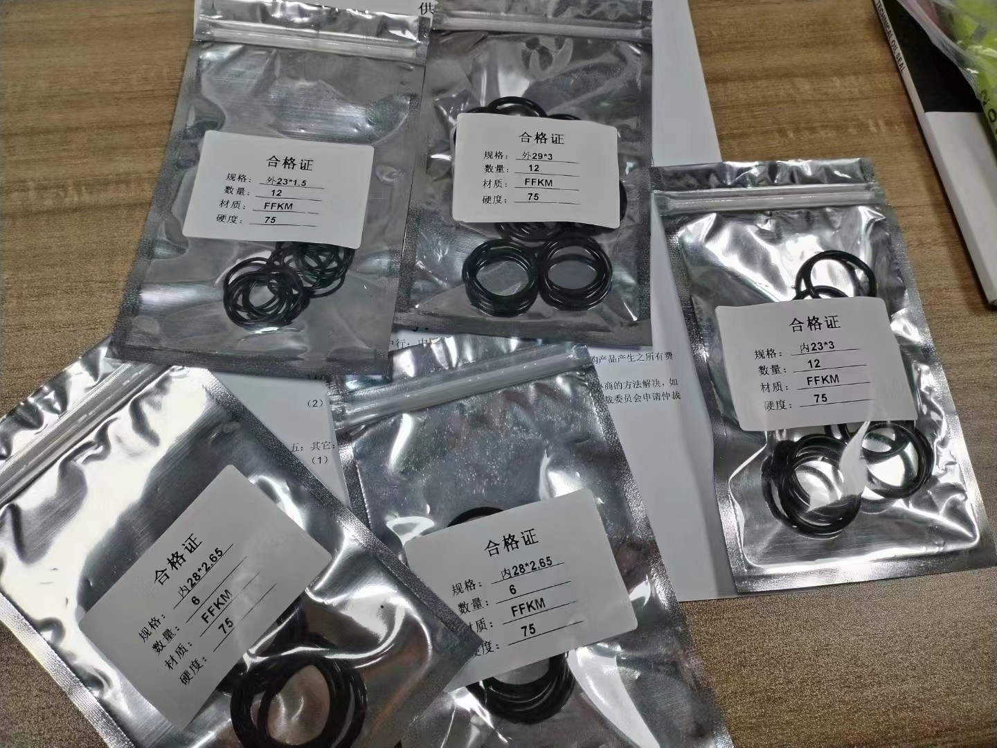 AS568 Standard Custom FFKM O Rings With Good Oil Resistance Compression Molding Technology
