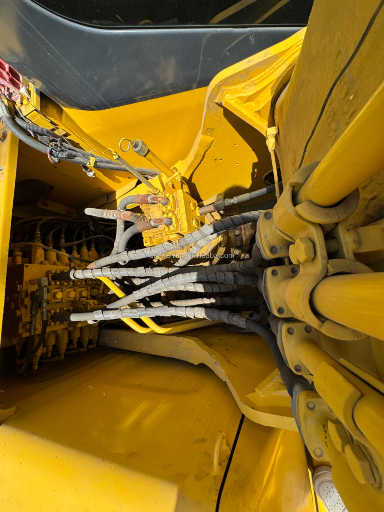 Second-hand Komatsu PC220 Excavator with Fuel-saving and Working Systems at Affordable