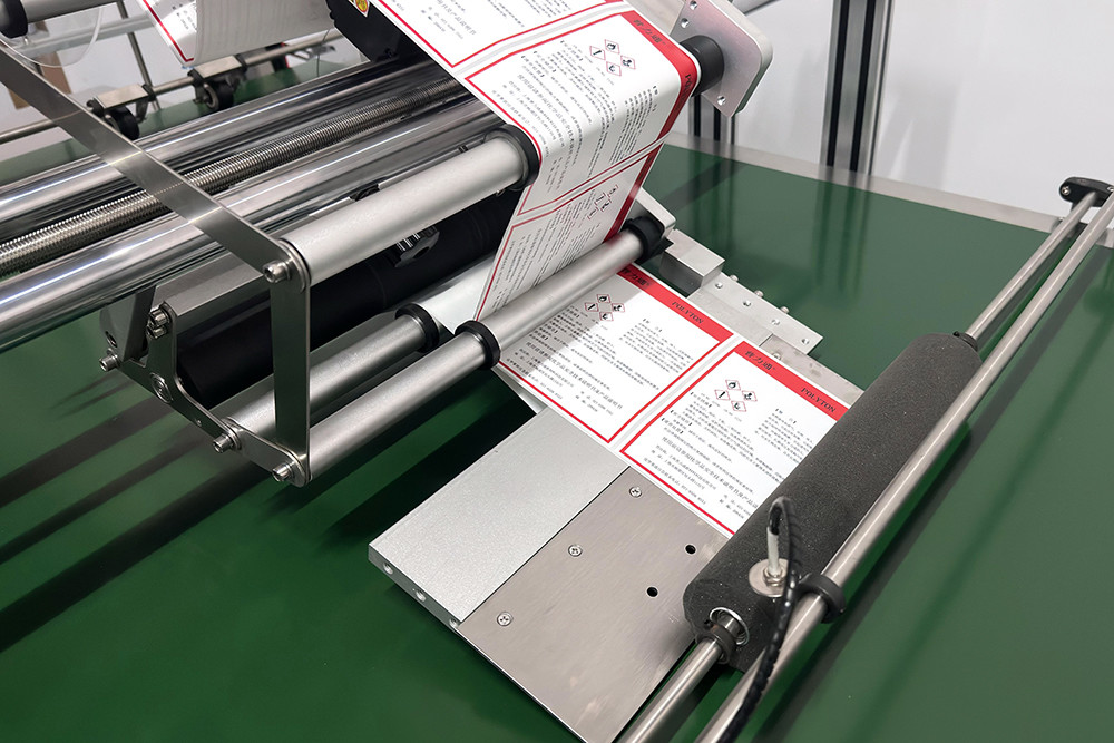 YIMU YM210D Automatic Labeling Machine For Bag Card And Paper Ect. Flat Surface Label Applicator
