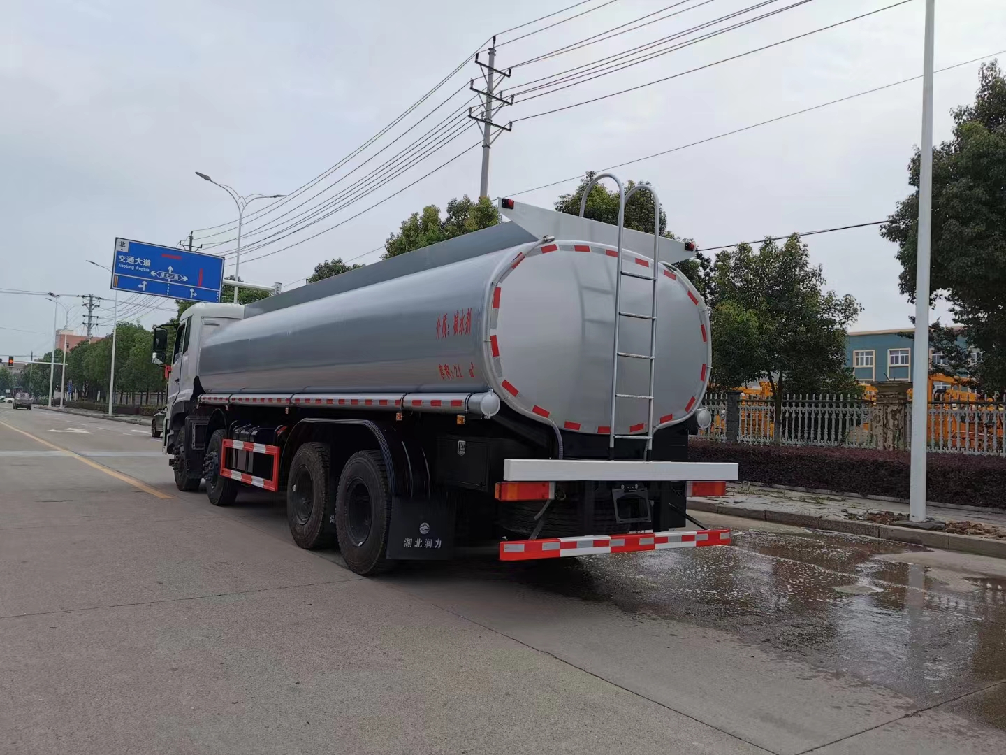 HOWO 6x4 20cbm 30000 Liters Oil Tank Truck Heavy Duty Fuel Delivery Truck