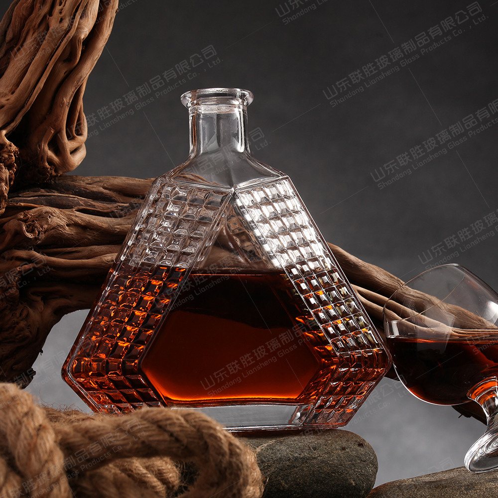 Custom Triangle Vodka Glass Bottle 250ml 500ml 750ml 1l OEM/ODM Individualization