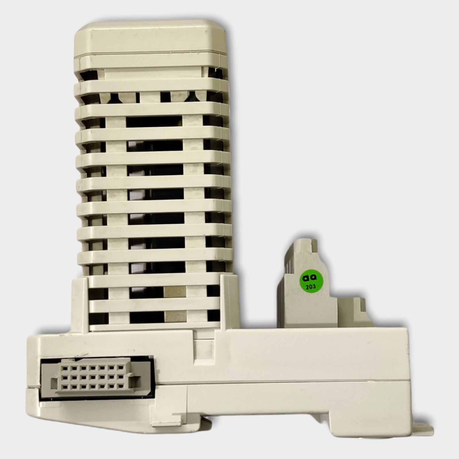 DO815 3BSE013258R1 output channels have 8,Voltage range is 5 - 250 V a.c./d.c.,3A,brand enw and original.