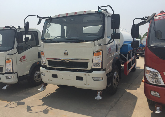 SINOTRUK HOWO Light truck Water Tank Truck 5-8CBM For Road Flushing