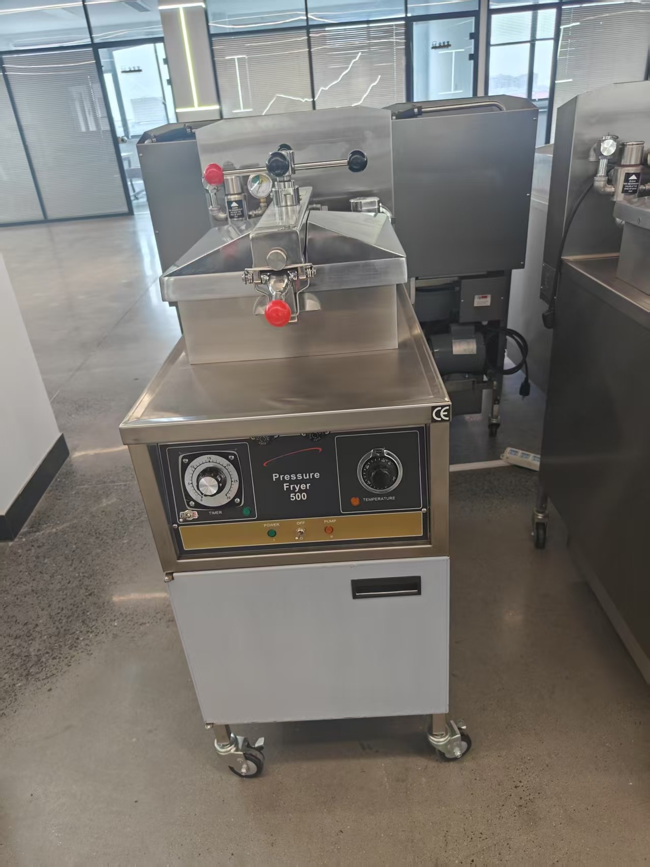 Mechanical Panel 304 SUS Gas Heating Chicken Pressure Fryer With Oil Filtration
