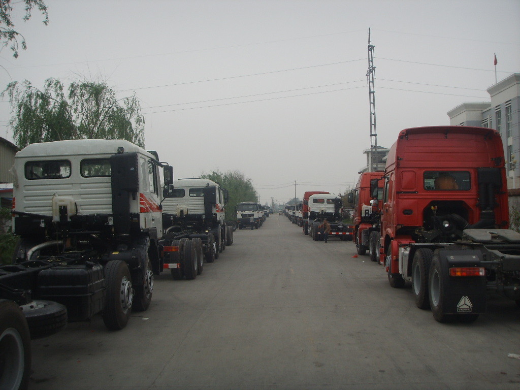 Sinotruk Prime Mover Truck with Hydraulic Steering Semi Tractor Truck