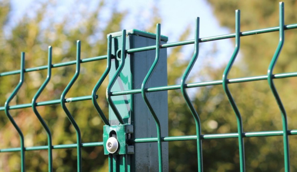 Farm Security 3.5mm Welded Curved Mesh Fence Powder Coated