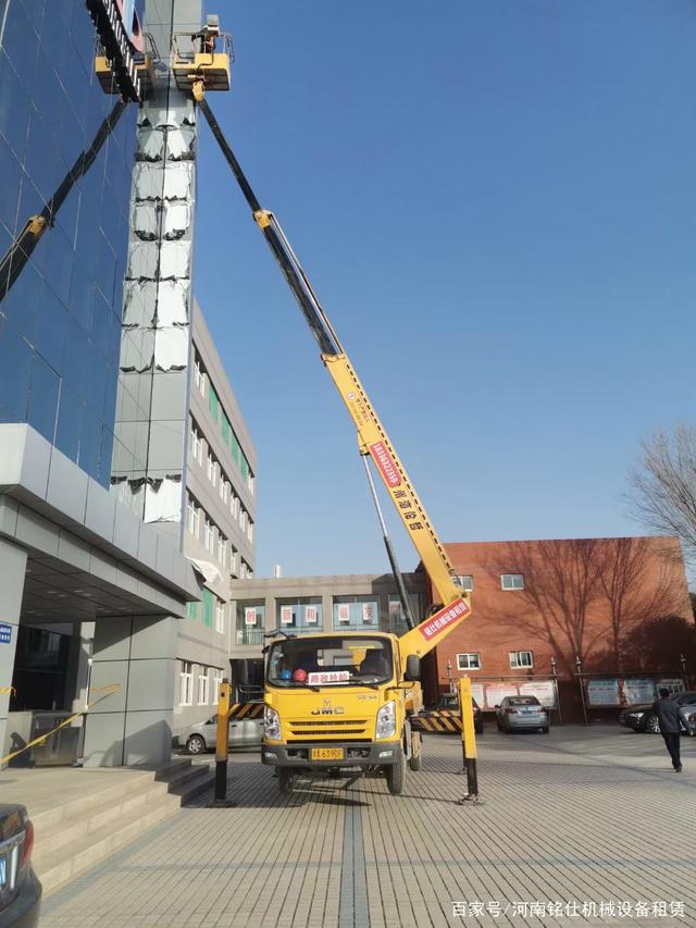 Raising 55m Arm Length Lifting 2 Men High Altitude Operating Truck