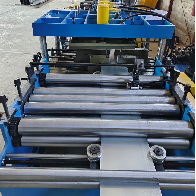 Fully Automatic Interchangeable Galvanized Steel Roll Forming Machine For Purlin