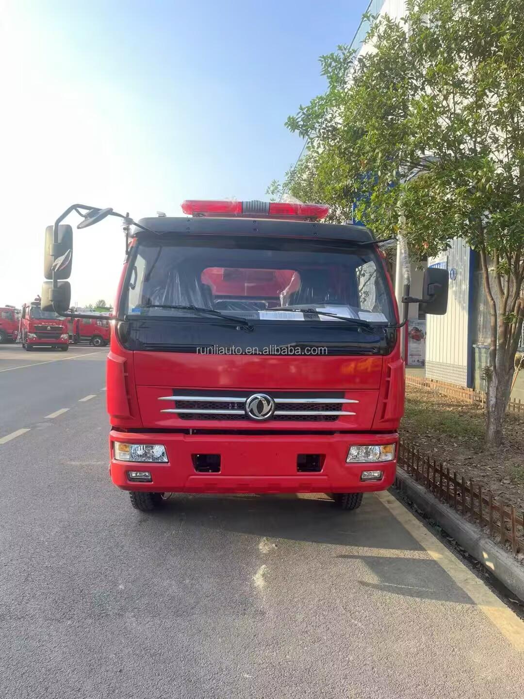 Factory DFAC DongFeng Small Fire Truck Forest Fire Fighting Water Tank Fire Truck