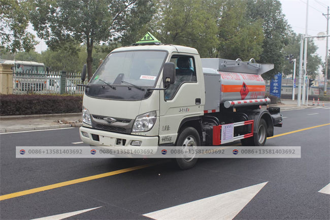 Forland Mini Truck diesel 2000l 1500L Capacity Fuel Tanker Truck With Dispenser