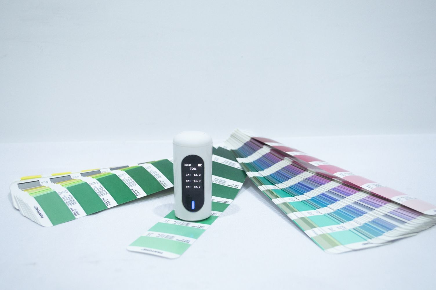 Automatic Calibration LED 45°/0 Geometry APP Mass Storage IPS Screen CR20 color spectrophotometer