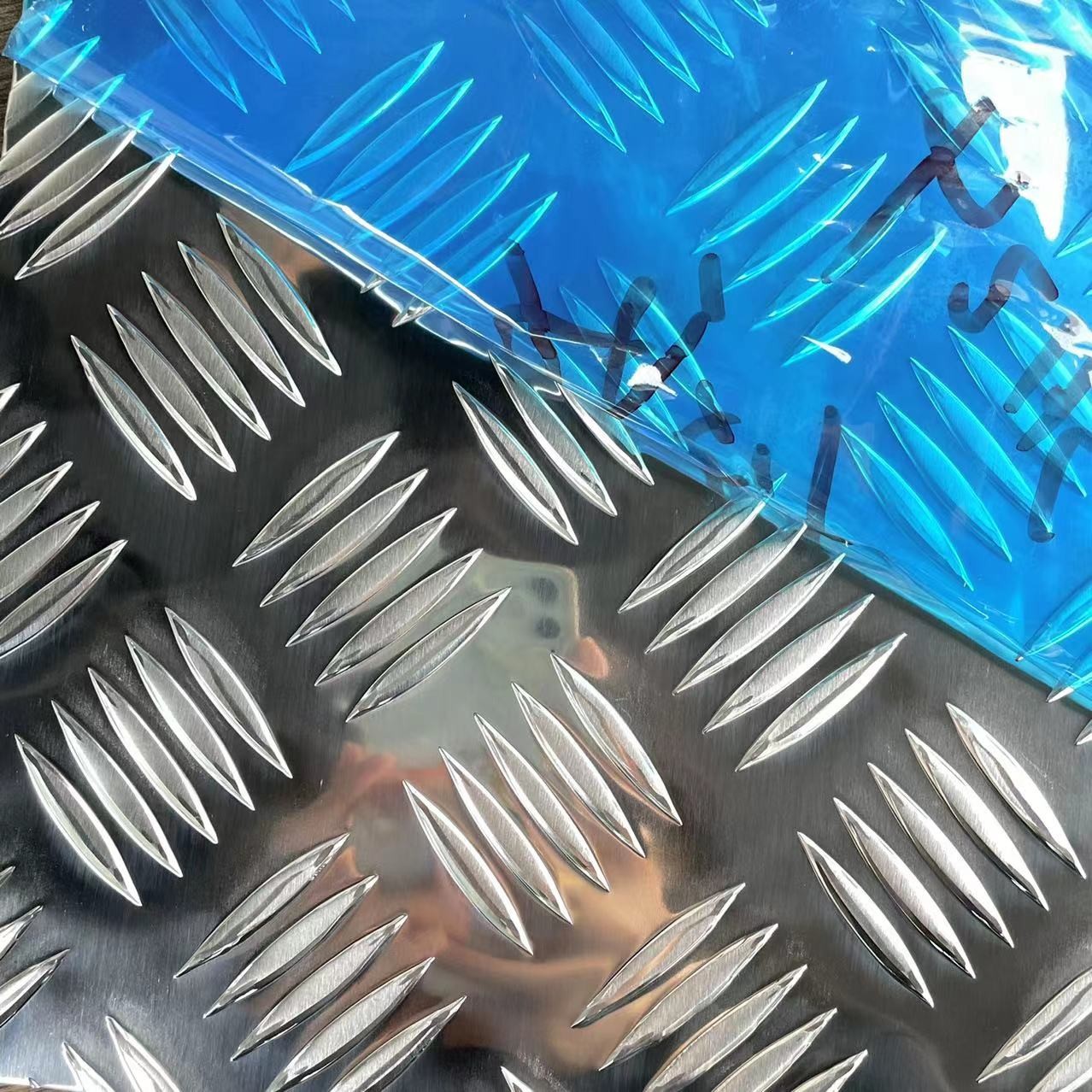 Embossed Aluminum Sheet Price 1060 H24 3003 5052 Checkered Embossing Aluminum Plate
