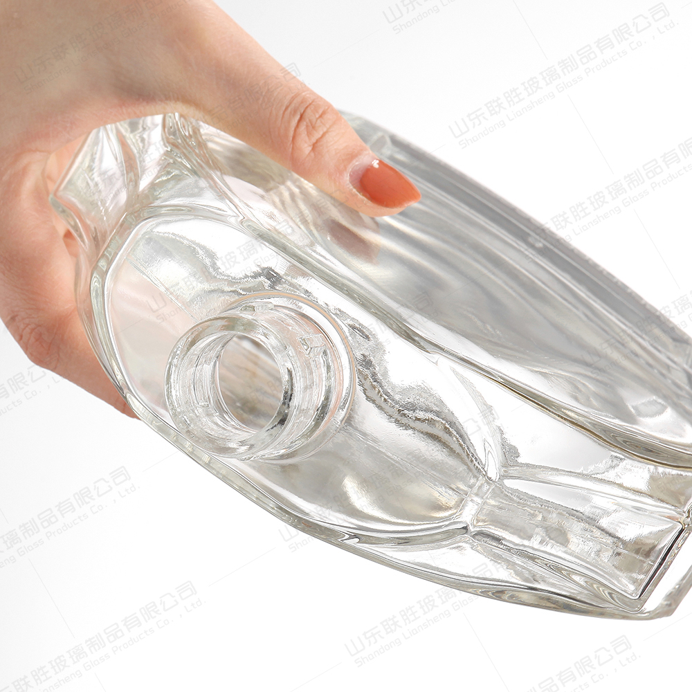 Whiskey Wine Vodka Glass Bottle with Acceptable Customer's Logo and Large Capacity