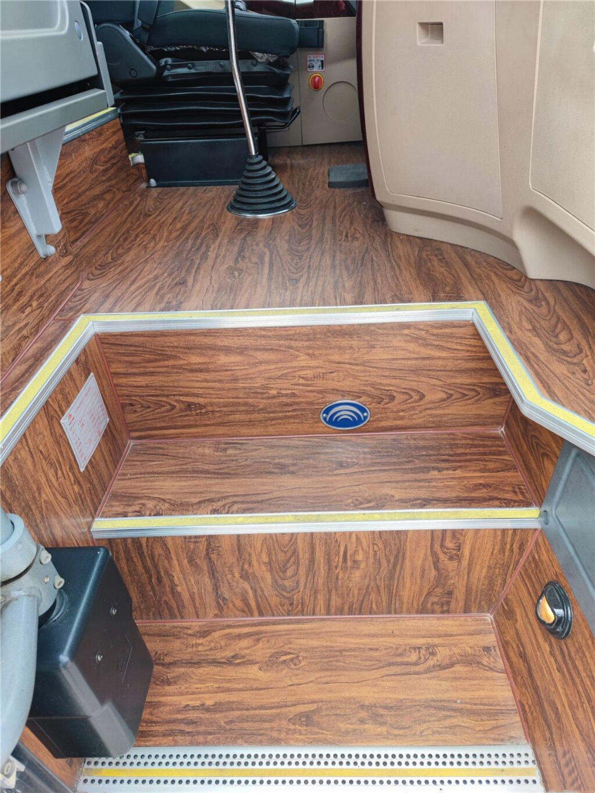 Double Decker Bus Yutong Brand ZK6116 Prices Yutong Bus 49 Seats Used Toyota Hiace Bus Weichai Engine 400kw Double Door