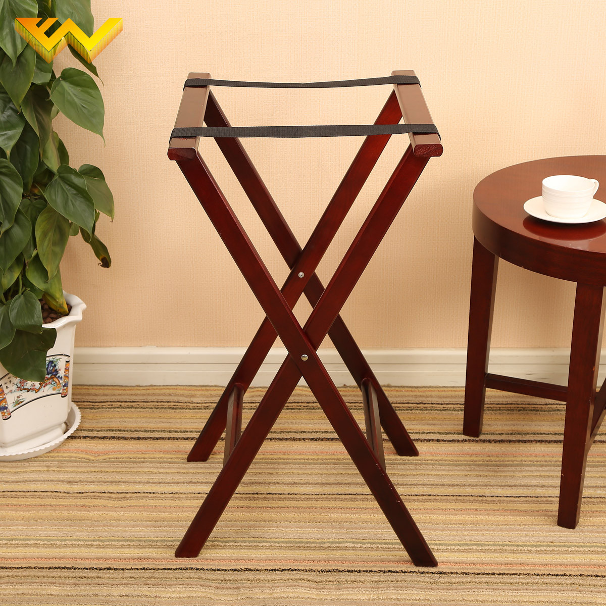 Hotel 6 Black Straps Wooden Luggage Racks For Suitcases