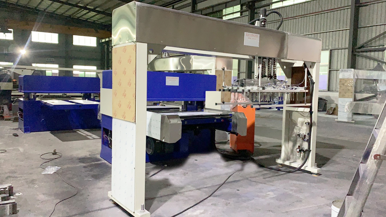 250 Stroke Full Automatic PVC/PET/PE/PS Plastic Blister Hydraulic Die Cutting Machine with Mechanical Claw