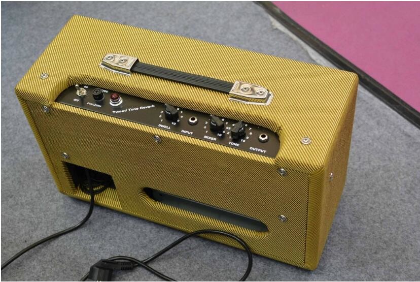 Tube Guitar Amplifier / Fender Vintage Reissue ′63 Reverb Unit Tank with Ruby Tubes Imported Components in Black (GR-63)