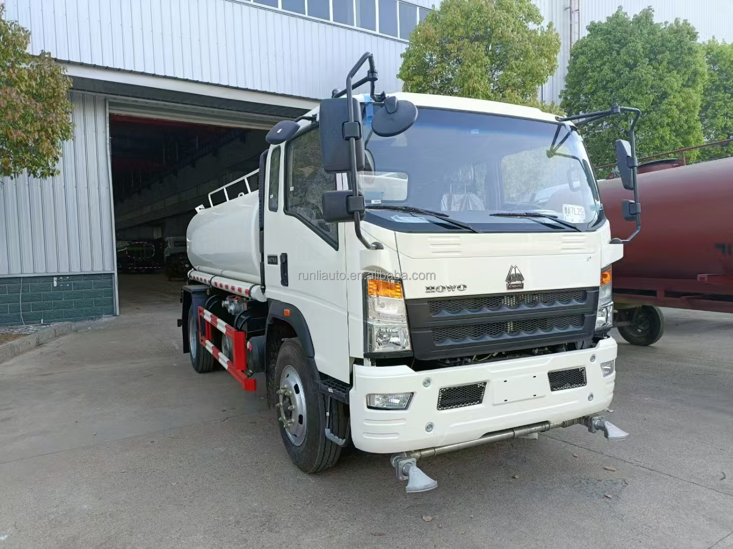 Factory HOWO 5000Litres~10000Litres Water Spray Bowser Sprinkler Truck Watering Cart Water Tank Truck Water Tanker Trucks