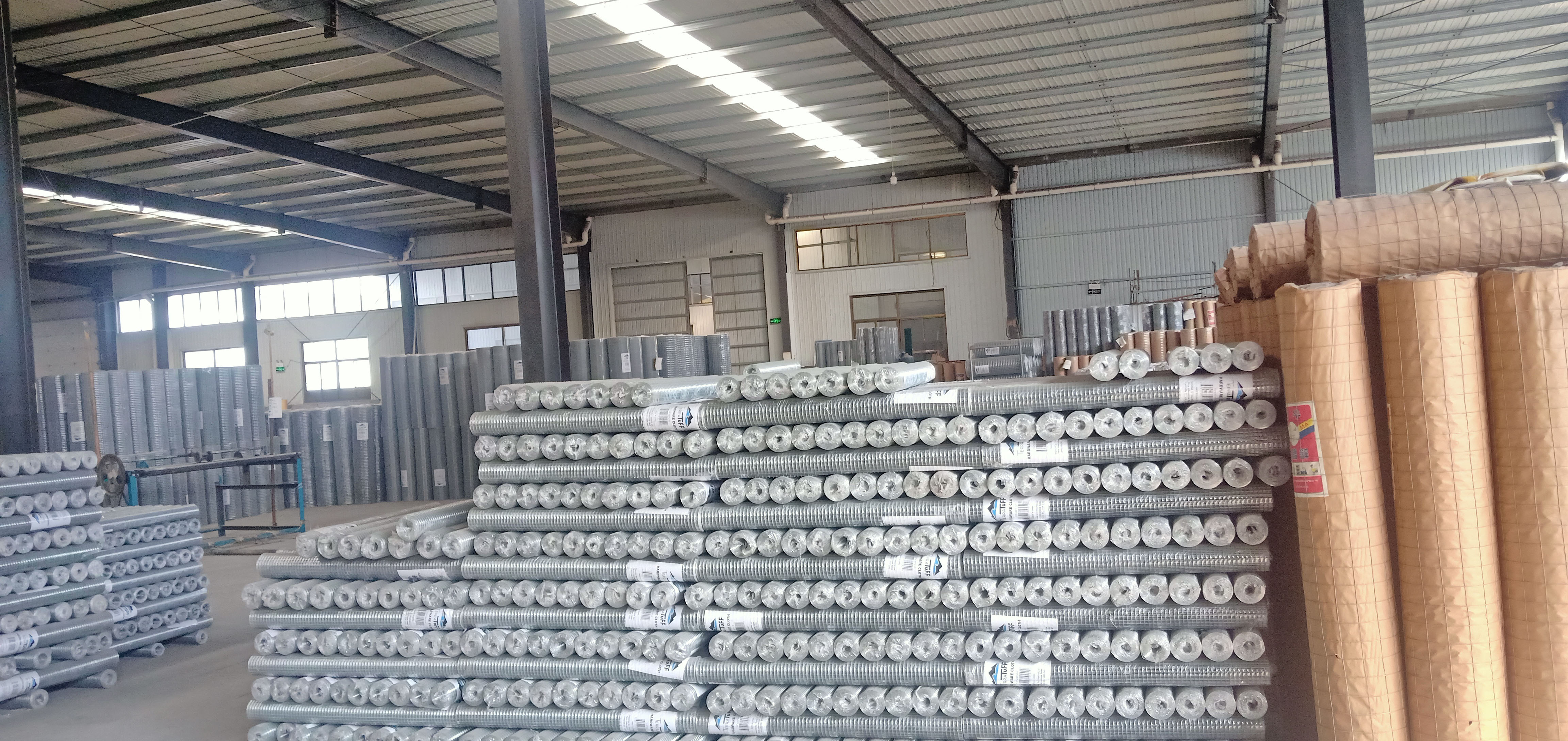 Factory good price 1/2" welded wire mesh roll