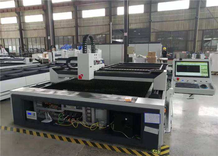 Environmental Friendly Laser Metal Cutting Machine IPG Or RAYCUS Laser Type