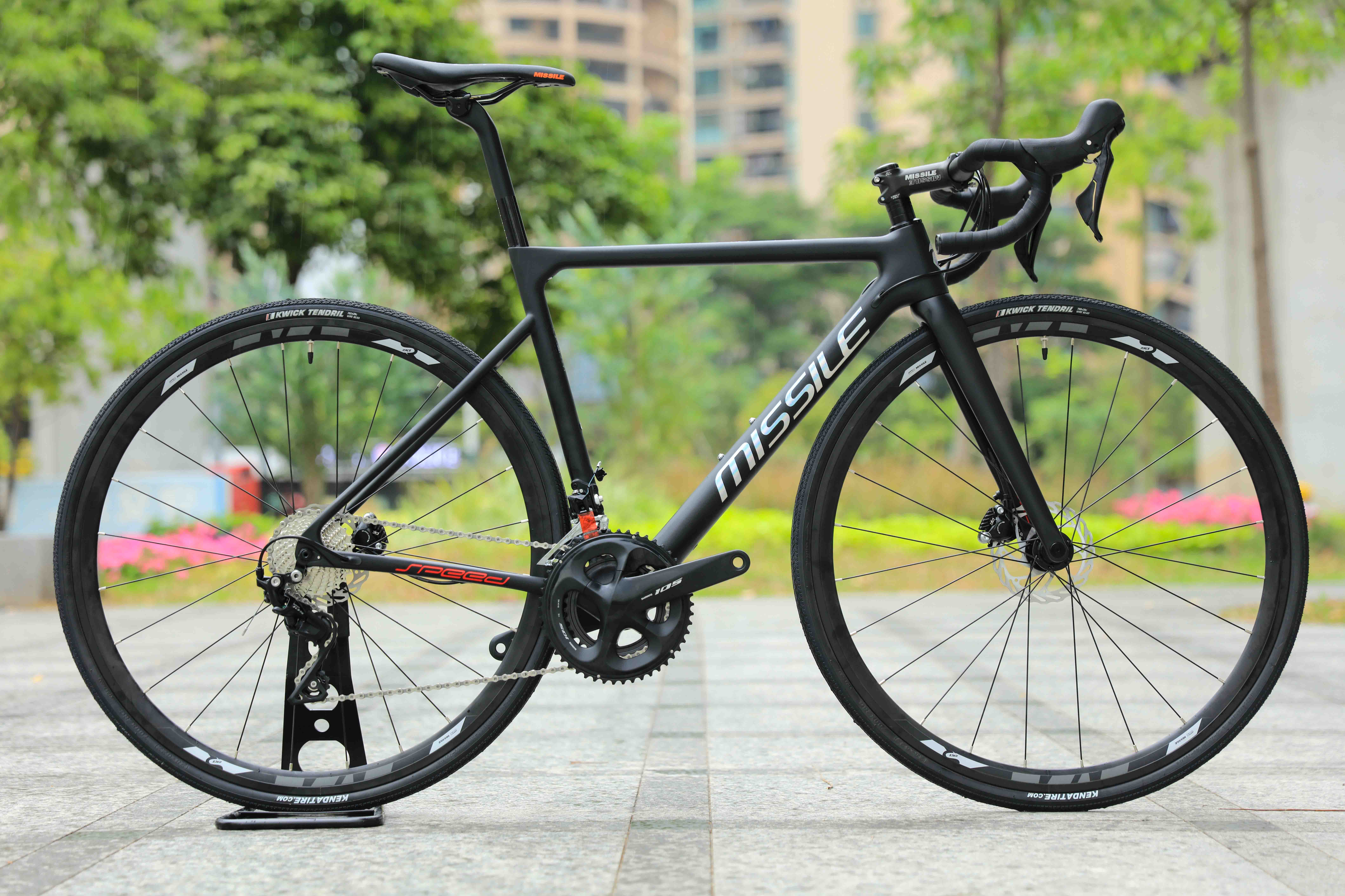 Popular Model 700c Racing Roadbike With 22 Speed Gears And Aluminum Alloy Frame