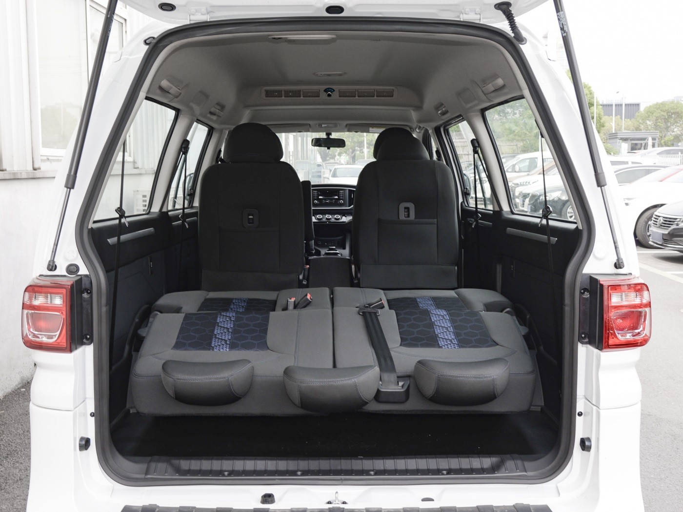 460KM Dongfeng Forthing Lingzhi M5 EV electric van 7/9 seats electric car