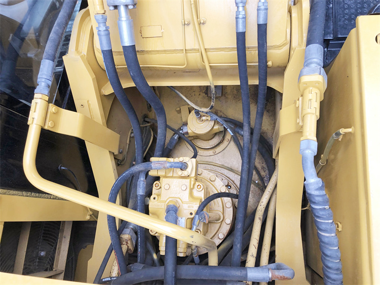 CAT330 Used Excavator from Japan with 30 Ton Capacity and 10.06m Transport Length