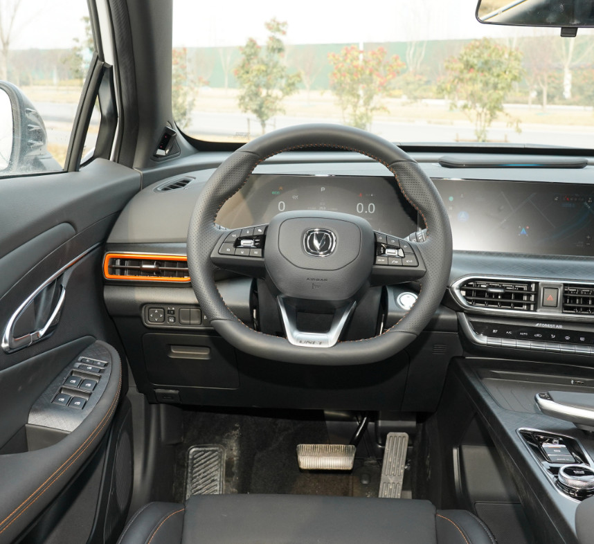 Changan UNI-T 2022 2.0T 233HP Noble Model 8AT 5 Seats SUV With 20" Wheel Hub