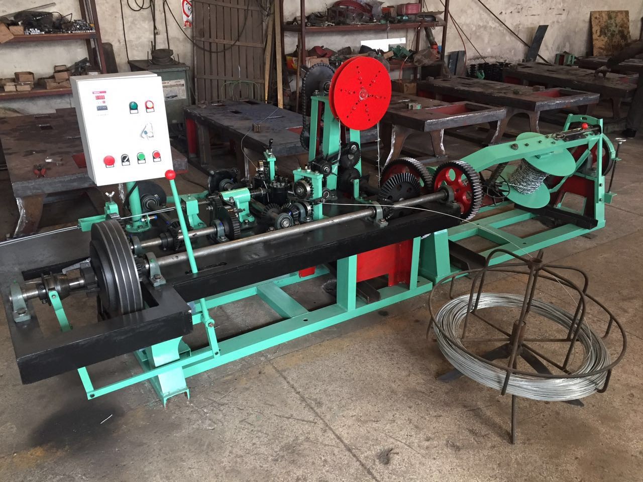 Automatic Barbed Wire Making Machine , Wire Mesh Welding Machine 2.2KW Motor