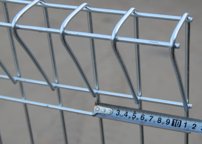 Hot - Dip Galvanized Roll Top BRC Mesh Fencing Welded Beautiful Structure